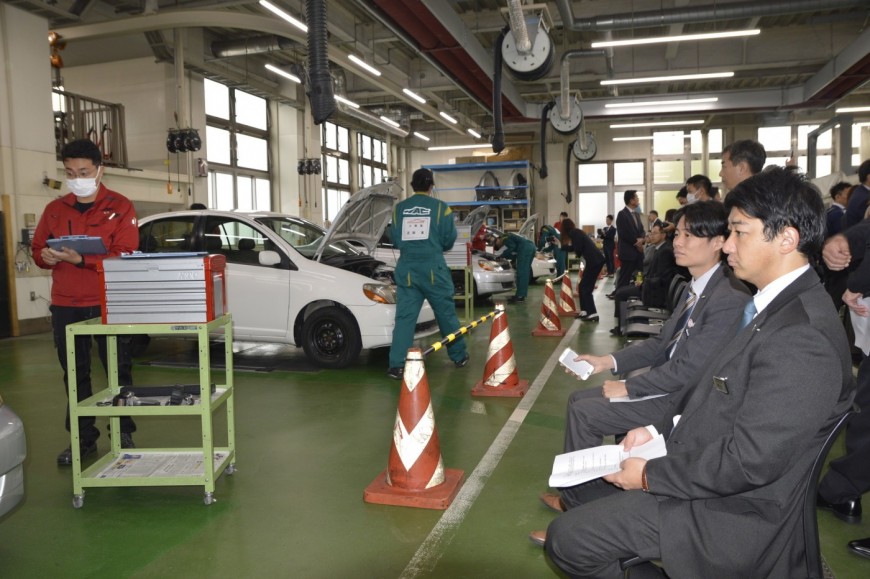 真剣に競技に取り組む参加者